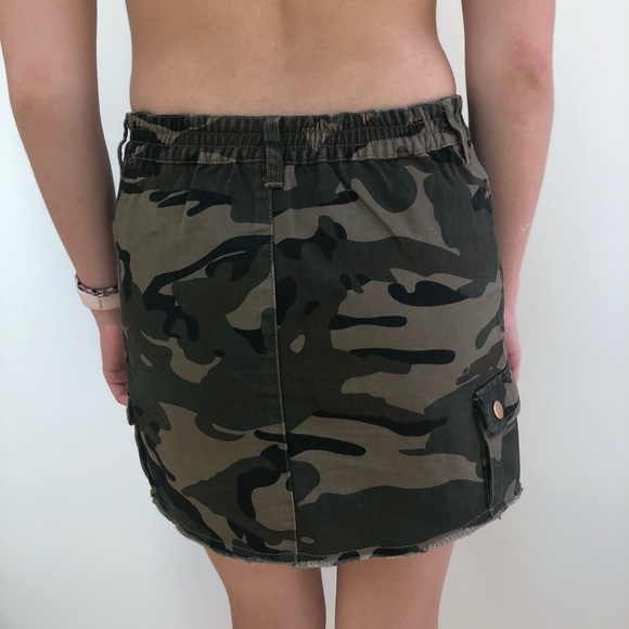 Forever 21 girls camo skirt - Picture 2 of 3